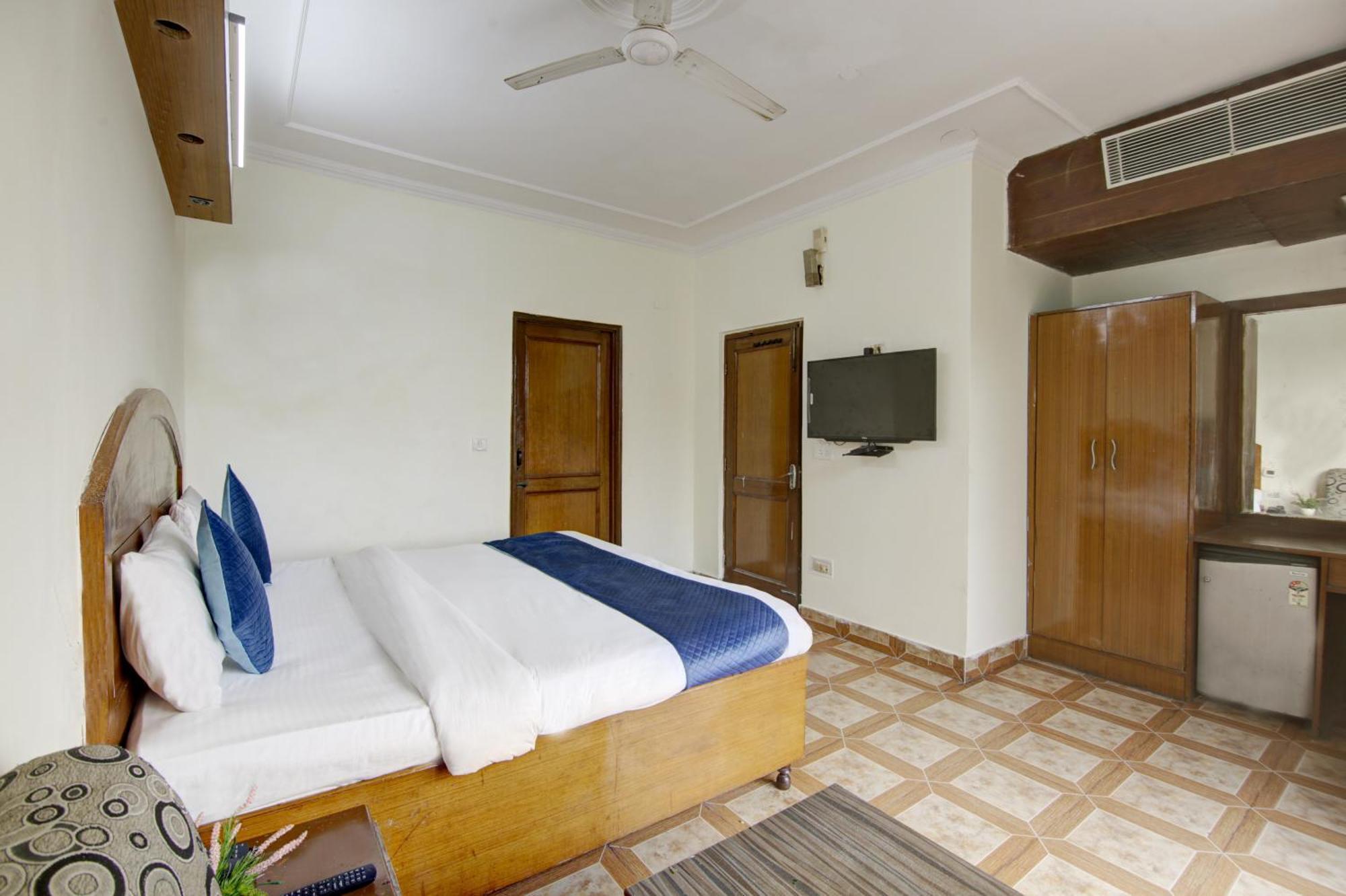 Hotel The Eden Park Noida Luaran gambar