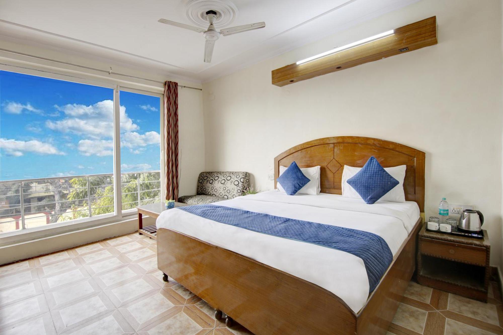 Hotel The Eden Park Noida Luaran gambar