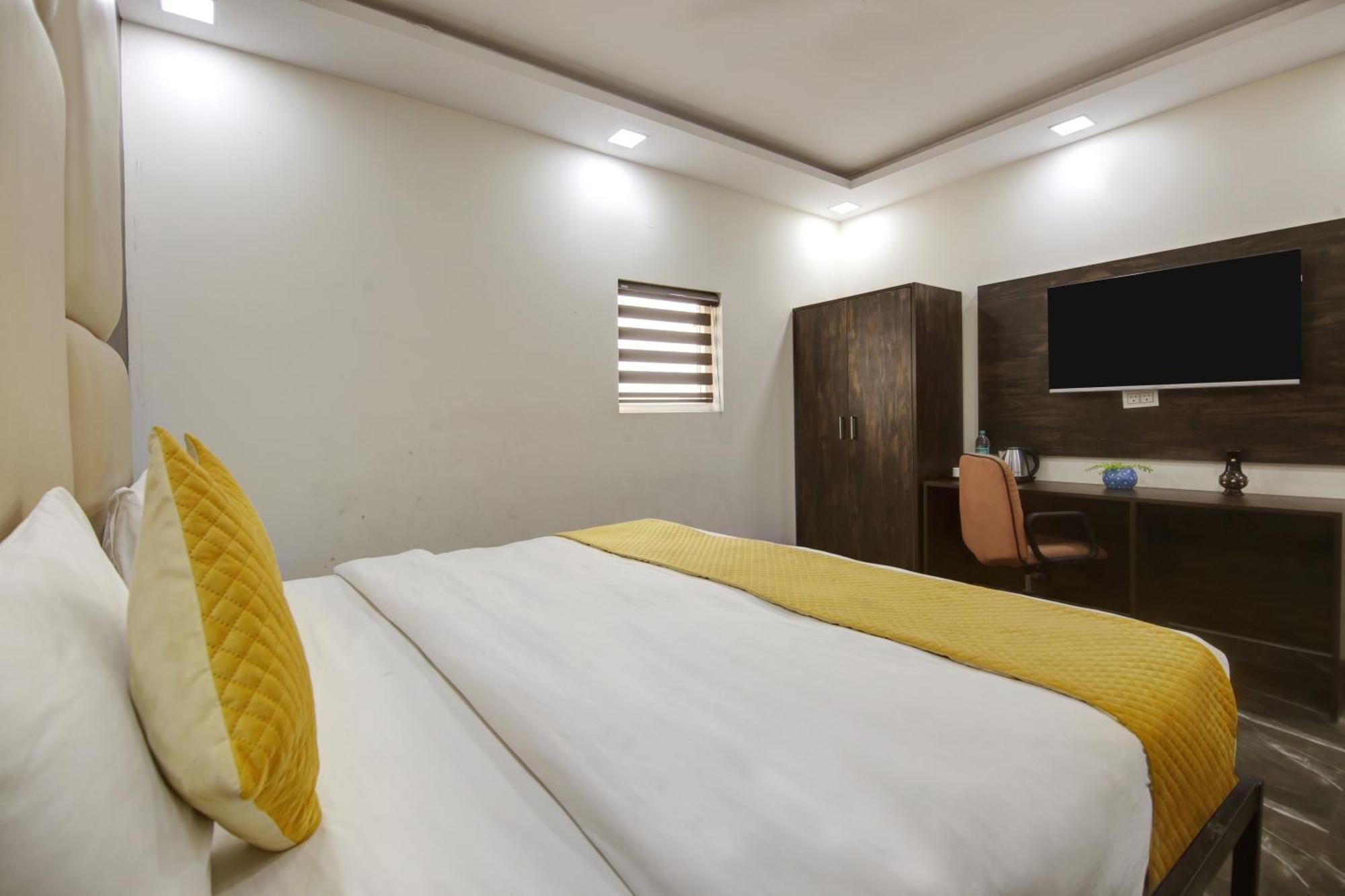 Hotel The Eden Park Noida Luaran gambar